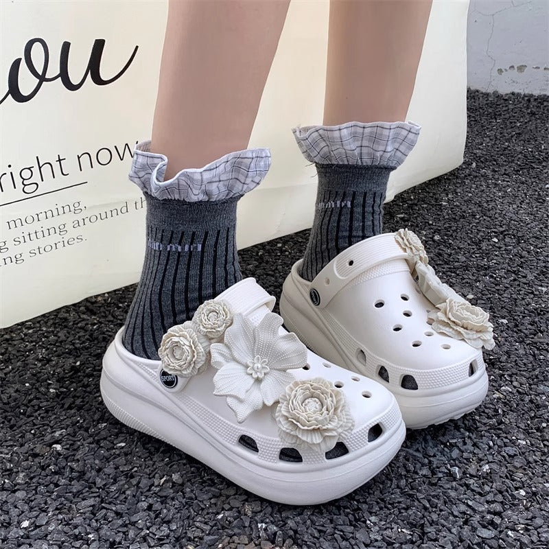 Cute floral puff buckle clogs women's summer outdoor wear 2025 new thick sole "stomping on shit" comfort closed-toe eva sandals