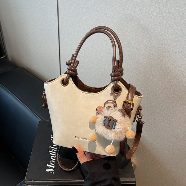 Retro fashion casual bucket bag 2025 winter new trendy shoulder bag commute to work premium messenger bag
