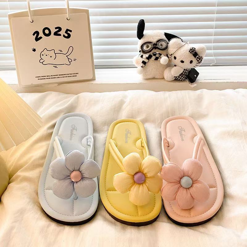 2025 summer new floral flip-flops women's outdoor thick-soled fashionable versatile home slippers beach sandals