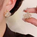 Copper alloy earrings: luxurious, exquisite, and ultra-sparkling zircon swan design. a chic and versatile statement piece for autumn and winter. hot-selling stud earrings