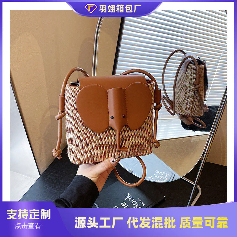 Cross-border large-capacity straw bag 2025 new summer versatile shoulder bag fashionable portable commuter bucket bag