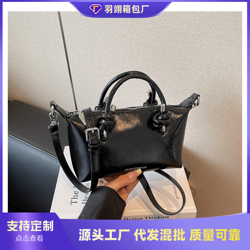 Cross-border small bag women's summer 2025 new simple and versatile messenger bag Korean version casual portable commuter pillow bag