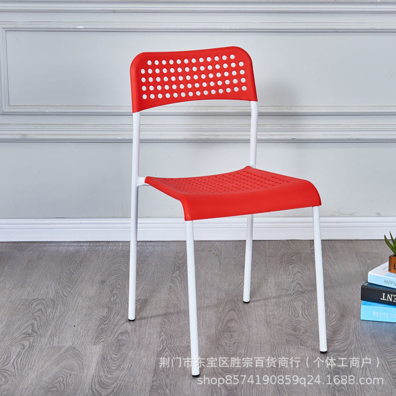 Modern minimalist plastic chair with backrest, portable and stackable dining chair for food stalls, hollow-out design for office reception and negotiation