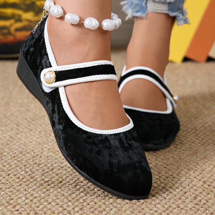 Plus size women's flats for export - new spring/autumn  collection: flat, satin, wedge heel, slip-on, low-cut casual shoes with velcro closure