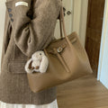 Simple and high-end large-capacity bag for women, new 2025 autumn/winter casual versatile commuter bag, single shoulder mother-and-child bag