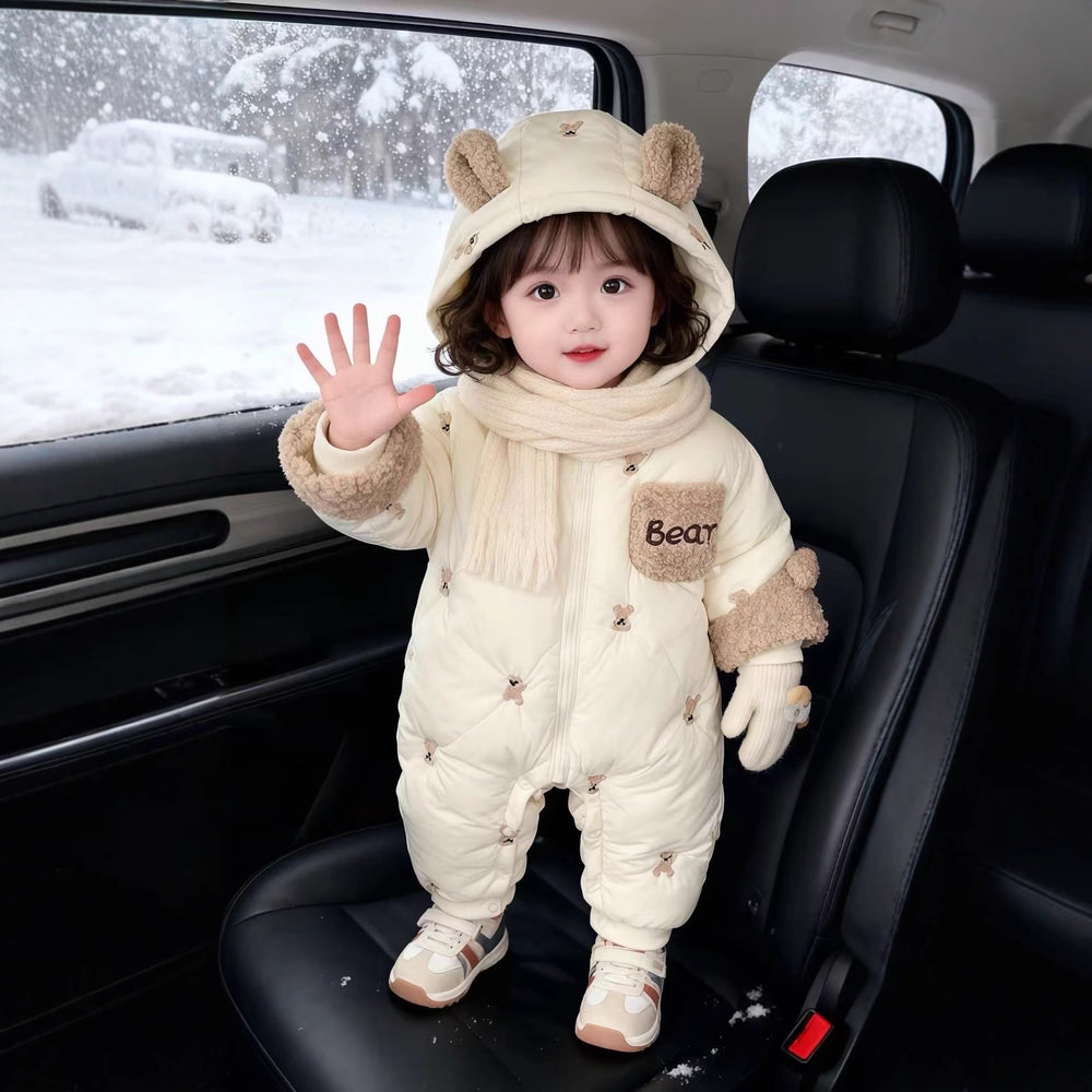 Newborn baby winter romper, full month celebration outfit, thickened onesie for baby boys and girls, bear hug style, trendy outdoor wear