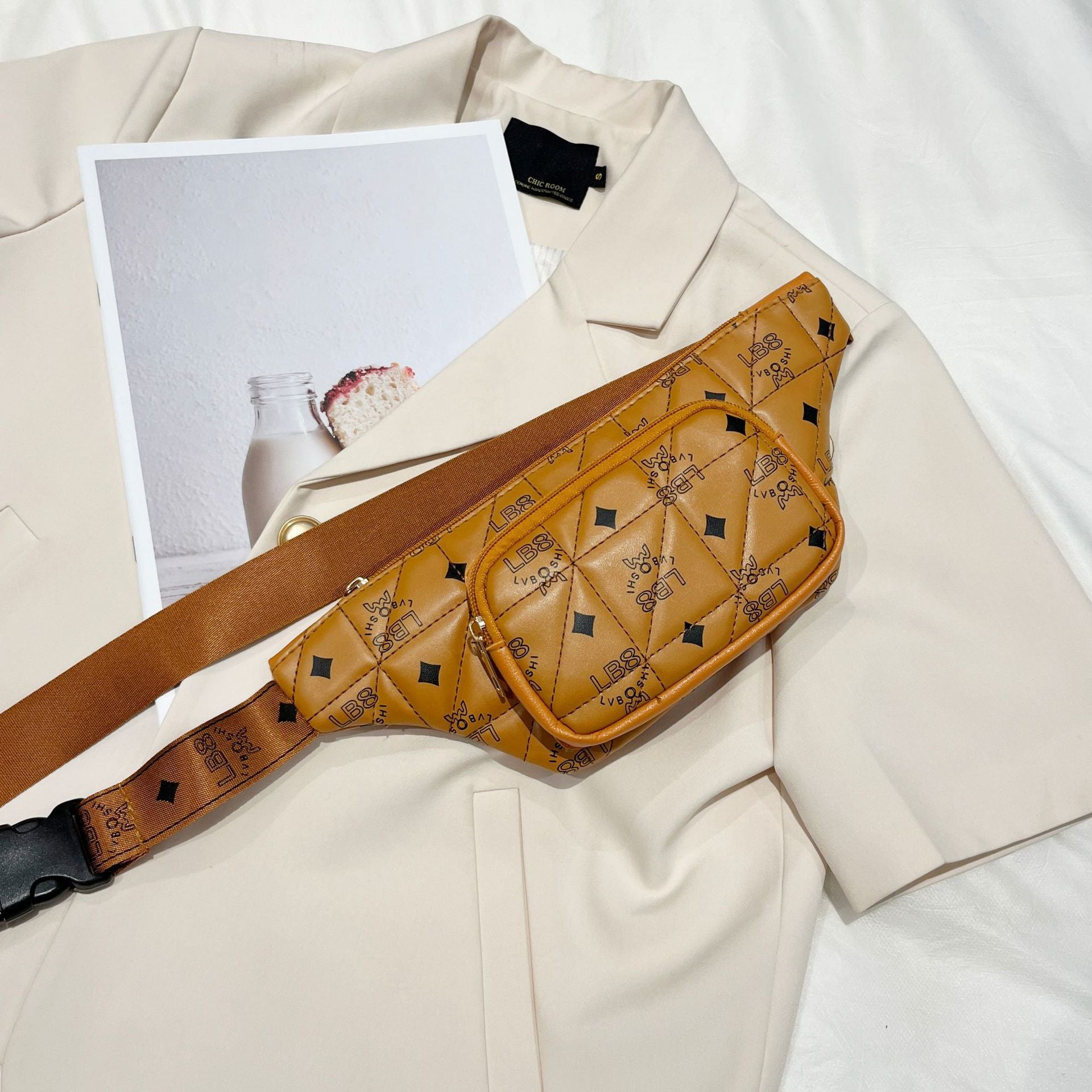 Sports fanny pack 2023women's bag mobile phone satchel women's fashion sports messenger bag versatile mobile phone bag