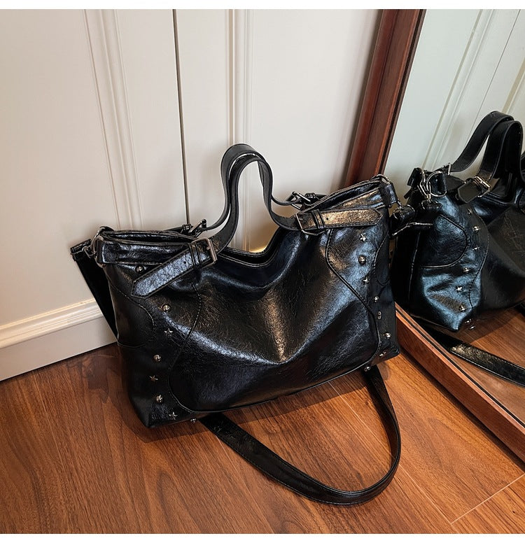 Cross-border retro bag women's large capacity 2025 new summer casual messenger bag rivet portable commuter tote bag