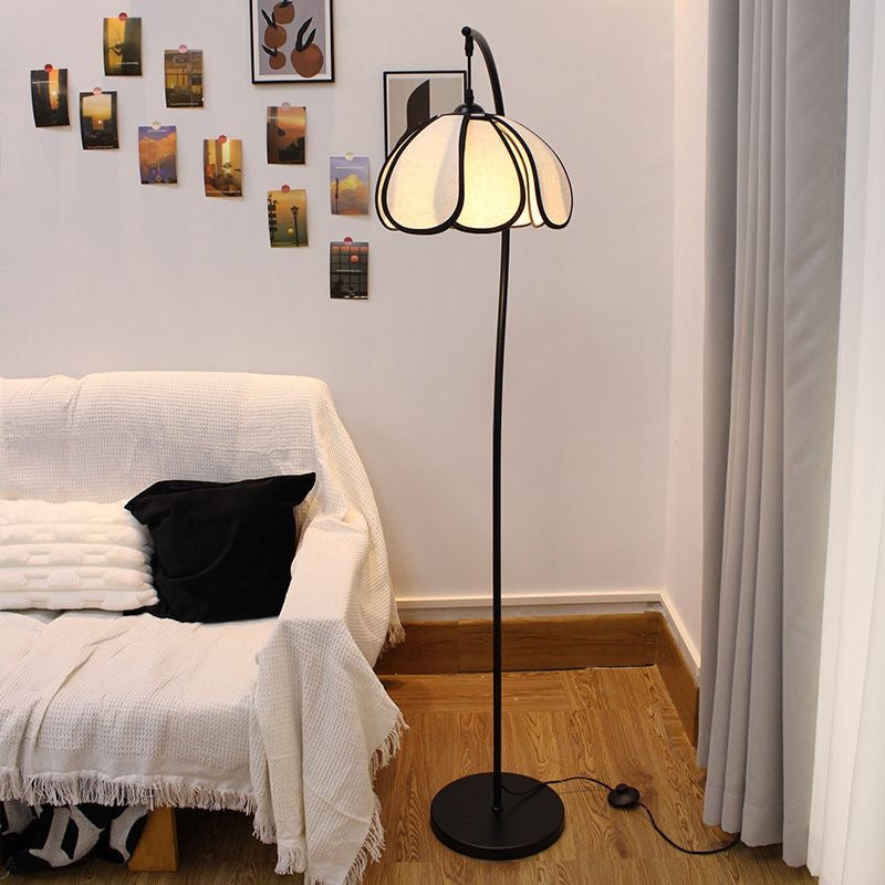Vintage living room sofa side table lamp, high-end french-inspired mid-century bedroom bedside ambient light, boutique hotel retro fishing light