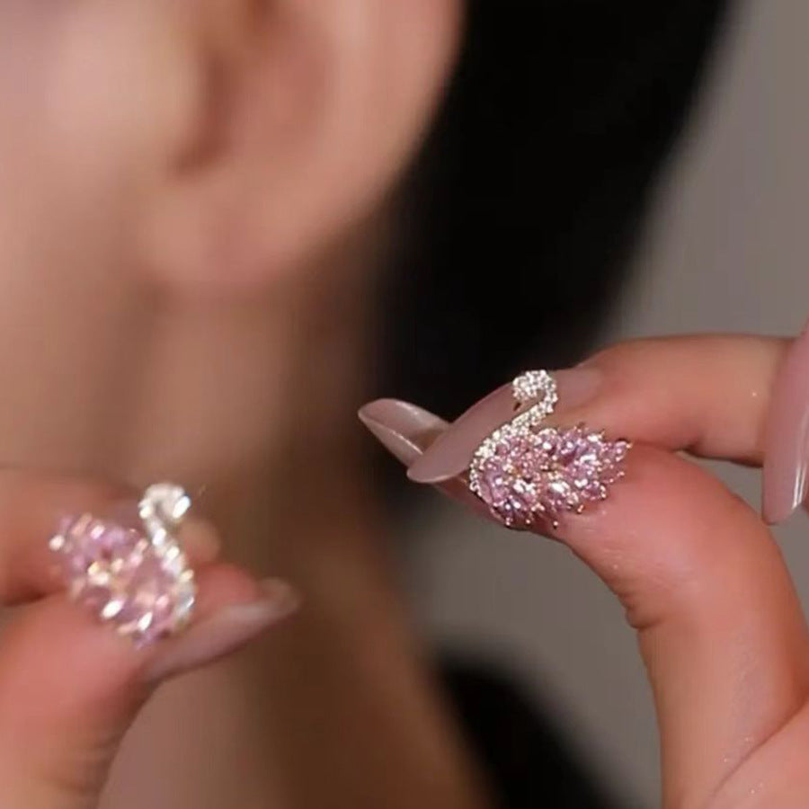 Copper alloy earrings: luxurious, exquisite, and ultra-sparkling zircon swan design. a chic and versatile statement piece for autumn and winter. hot-selling stud earrings
