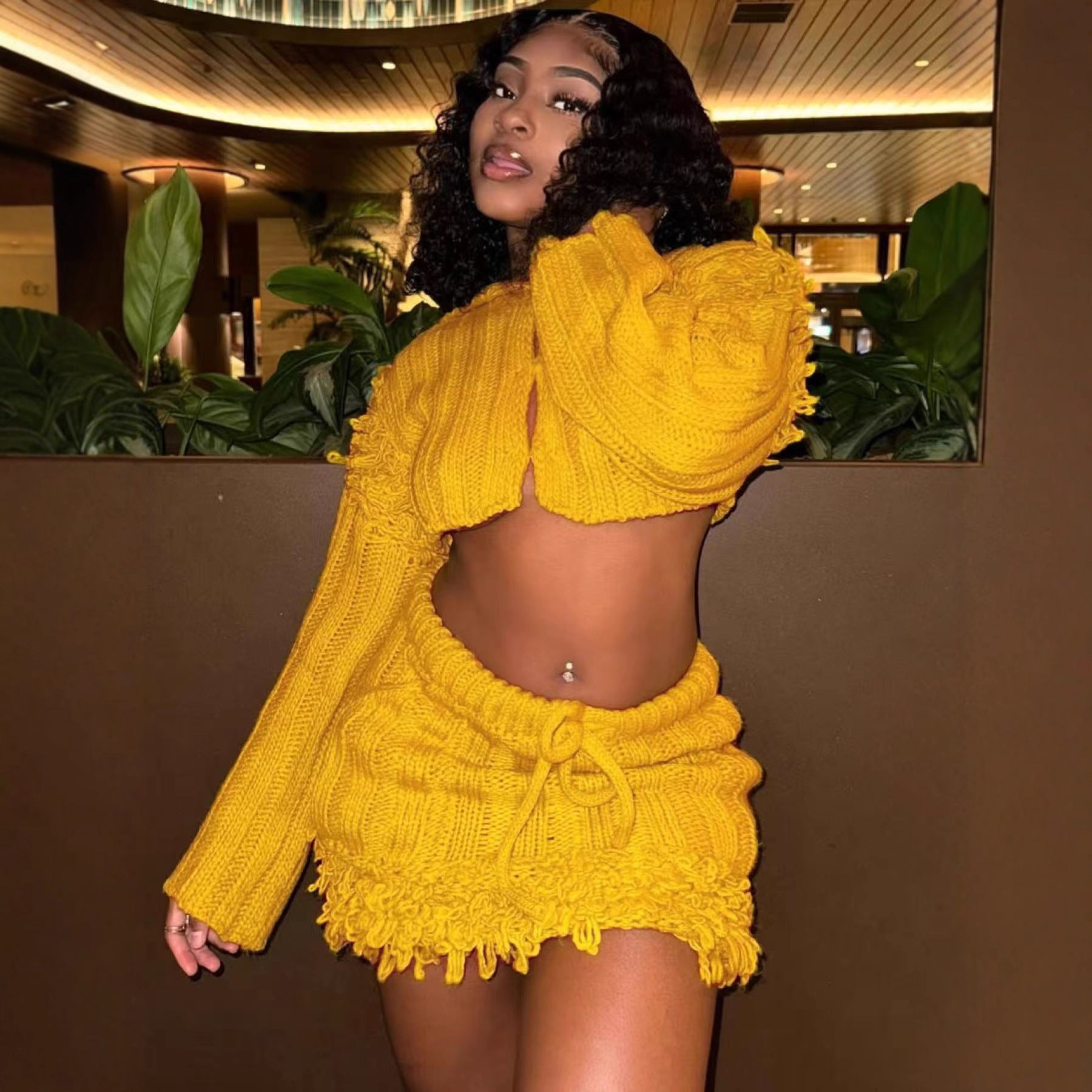 Cross-border Europe, America and 2025 new women's clothing sweet and spicy casual solid color open navel long-sleeved cardigan fringed skirt two-piece set