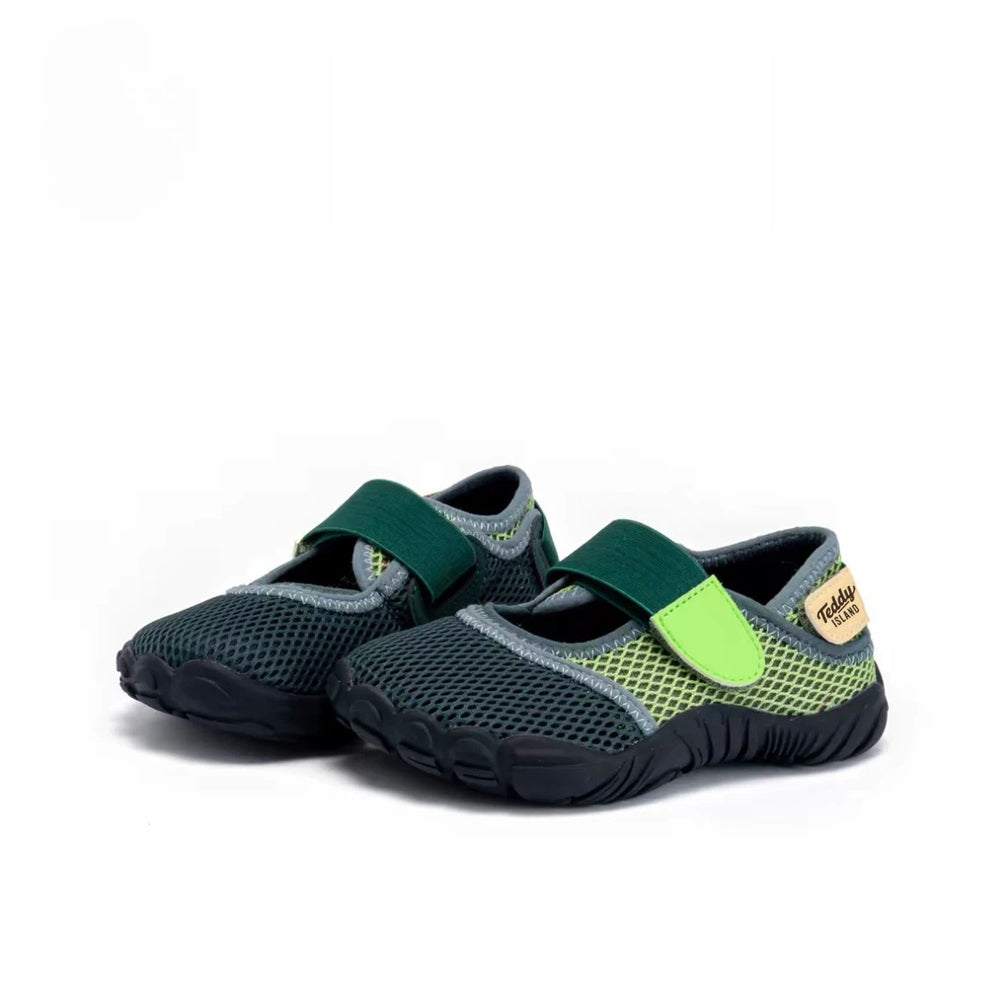 summer new arrivals: kids' soft-soled sandals, boys' anti-slip athletic shoes, lightweight running shoes for mid-to-large children, and stream tracing shoes