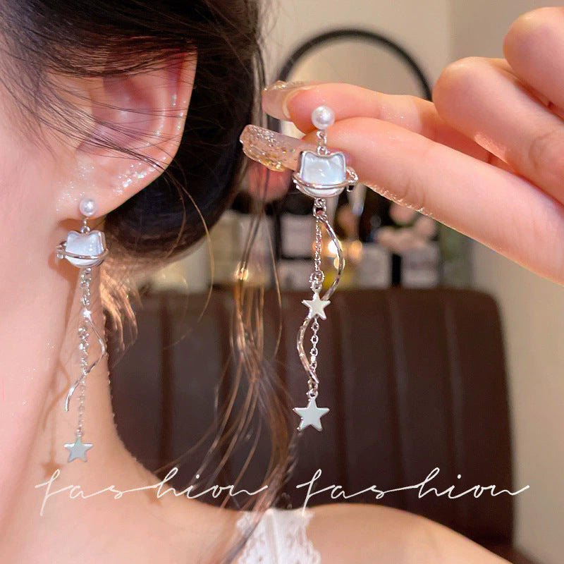 Spring break style white floral earrings - unique dopamine studs, niche design, versatile earrings