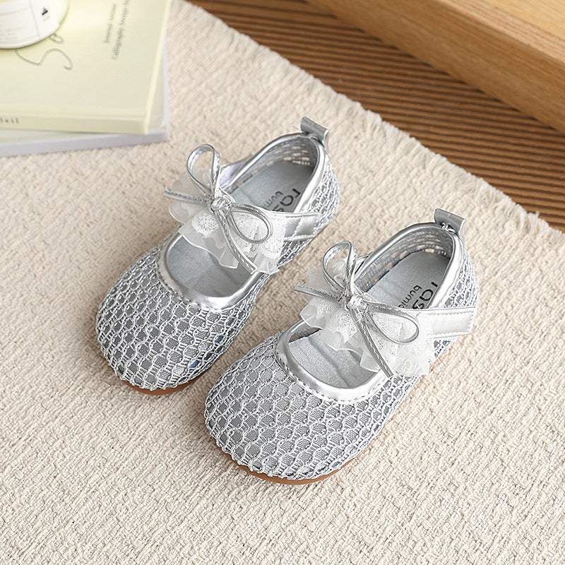 Princess-style girls' mesh pre-walker shoes with bow and pearl accents, soft-soled toddler shoes, breathable and odor-resistant summer sandals
