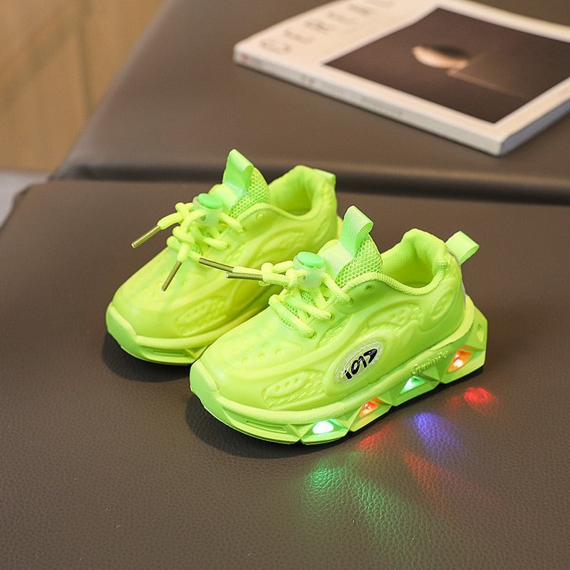 New fashionable light-up sports shoes - breathable, illuminated casual shoes for spring and autumn. lightweight, soft-soled prewalker shoes for toddlers and young children