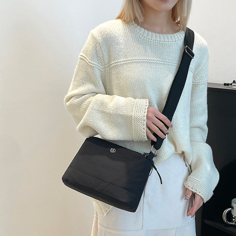 New fashionable and lightweight messenger bag women's large capacity multi-layer travel shopping small square bag simple and versatile messenger bag women