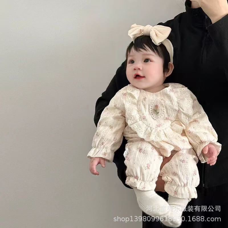 Newborn baby stylish & chic spring outfit: floral princess romper for baby girls - perfect for spring and 100-day celebrations