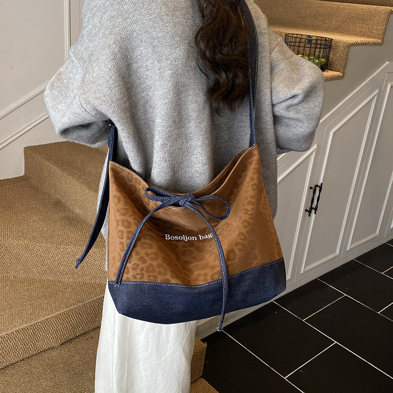 2025 new autumn/winter fashion commuter shoulder bag, popular leopard print crossbody bag, versatile tote bag, high-value design