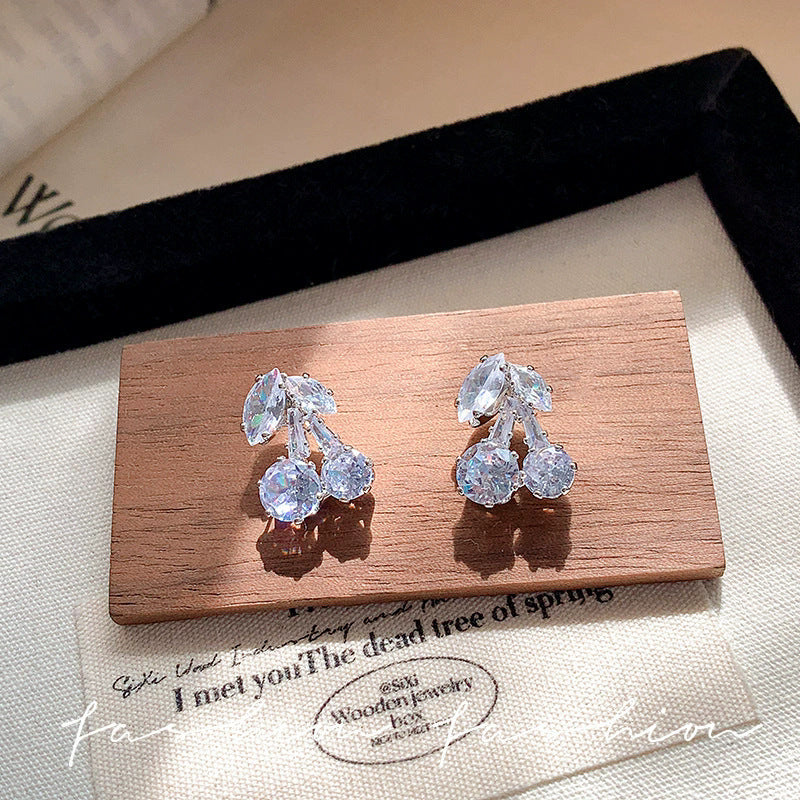 Spring break style white floral earrings - unique dopamine studs, niche design, versatile earrings