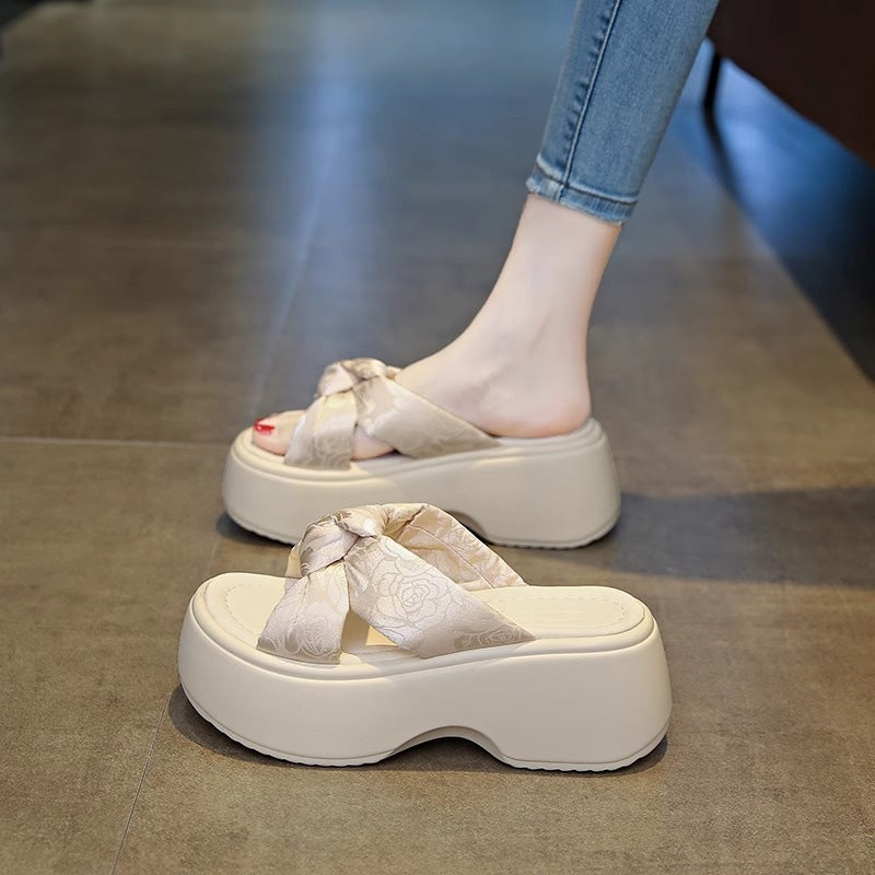 Thick sole sandals and slippers for women summer outwear2026new arrivalfashion with skirt lightweight non-slip beach shoes for small people to increase height