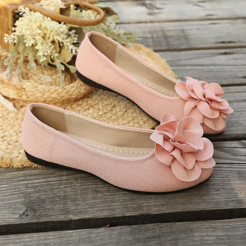 Plus size women's flats for export - spring  new collection: pointed-toe, soft-soled loafers with floral embellishments - ready to ship