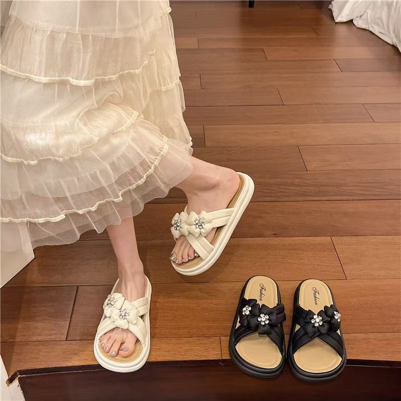 Women's slippers for outdoor wear, 2025 summer new arrival, hot-selling premium chanel-style slippers, trendy chunky sole non-slip sandals