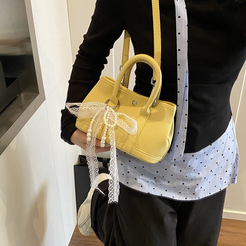 Fashion handbags are popular this year, casual commuting messenger bags, new Korean version of foreign style versatile travel shoulder bags