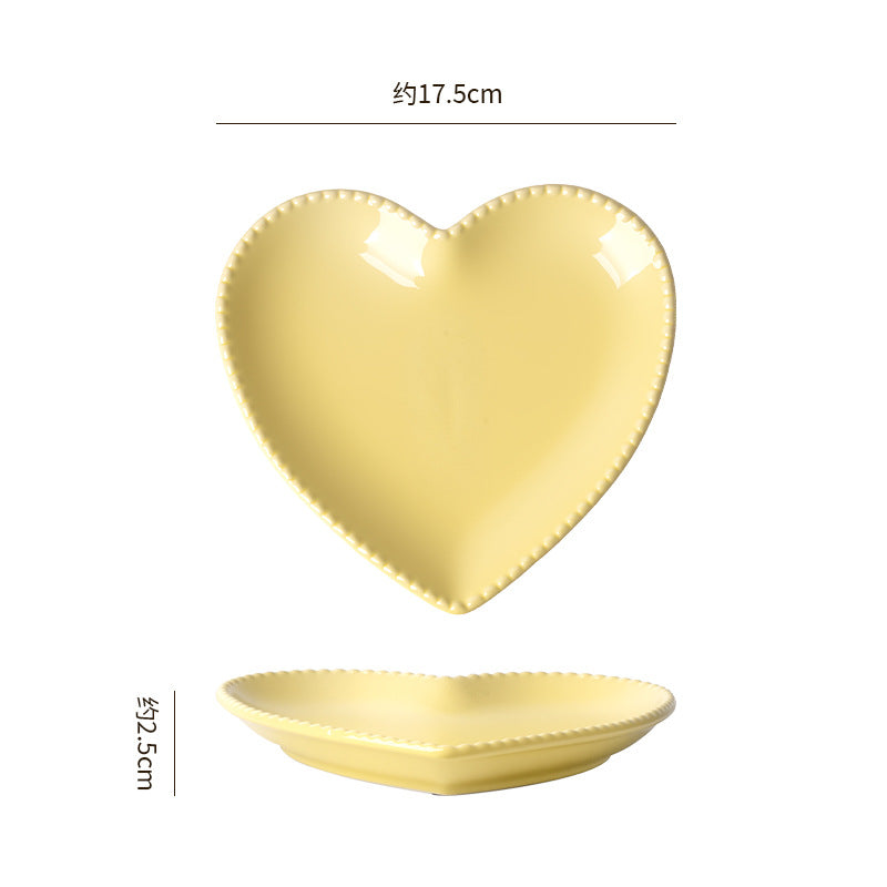 Creative heart-shaped ceramic dish - unique heart plate for snacks, jewelry, home use, cake, fruit, and heart-shaped desserts
