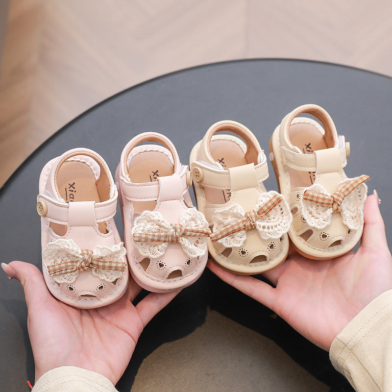 Summer new arrivals: one-year-old baby girl's squeaky sandals - princess-style soft sole closed-toe first walker shoes
