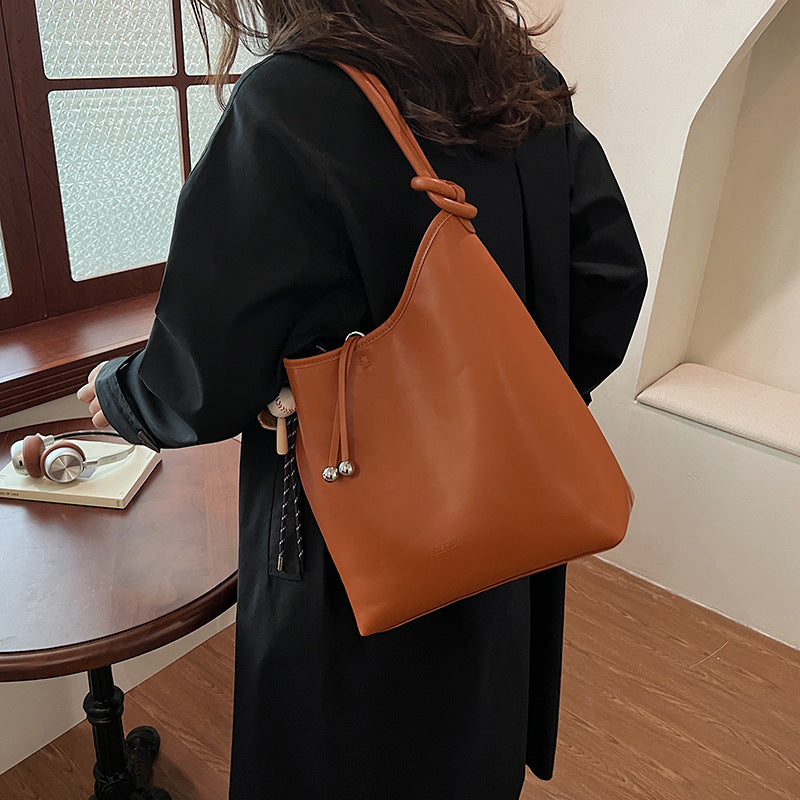 Retro bag women's large capacity 2025 new autumn and winter casual shoulder messenger bag versatile work commuter dumpling bag