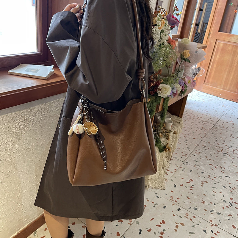 Retro high-end niche design commuter tote bag large bag women's 2025 new soft leather shoulder bag