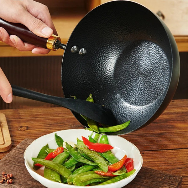 New Zhangqiu handmade mini hammer pattern small wok iron pan household uncoated non-stick pan flat bottom milk pan iron pan