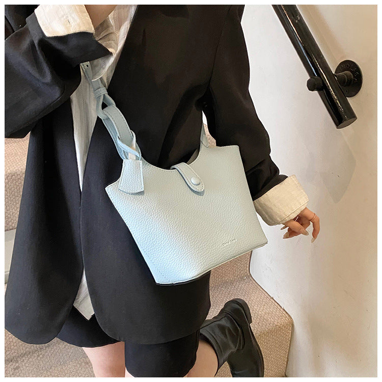 Cross-border clear sky walk goose yellow bucket bag female 2025 super fire spring and summer portable messenger bag factory delivery