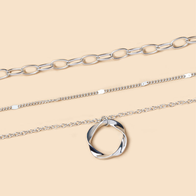Wholesale alloy necklaces: chunky chains, statement chokers, electroplated circle pendants - trendy hip-hop style for women
