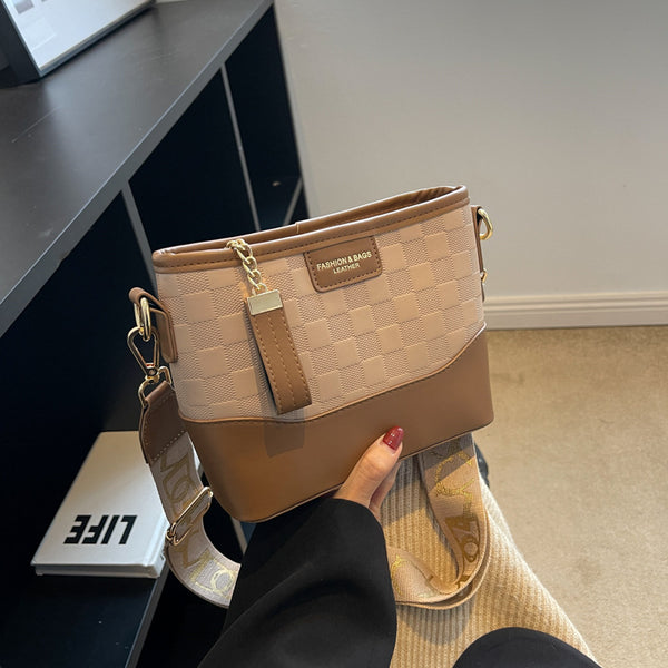 Premium sense niche contrasting color stray bag women 2025 new broadband shoulder messenger bag popular diamond water
