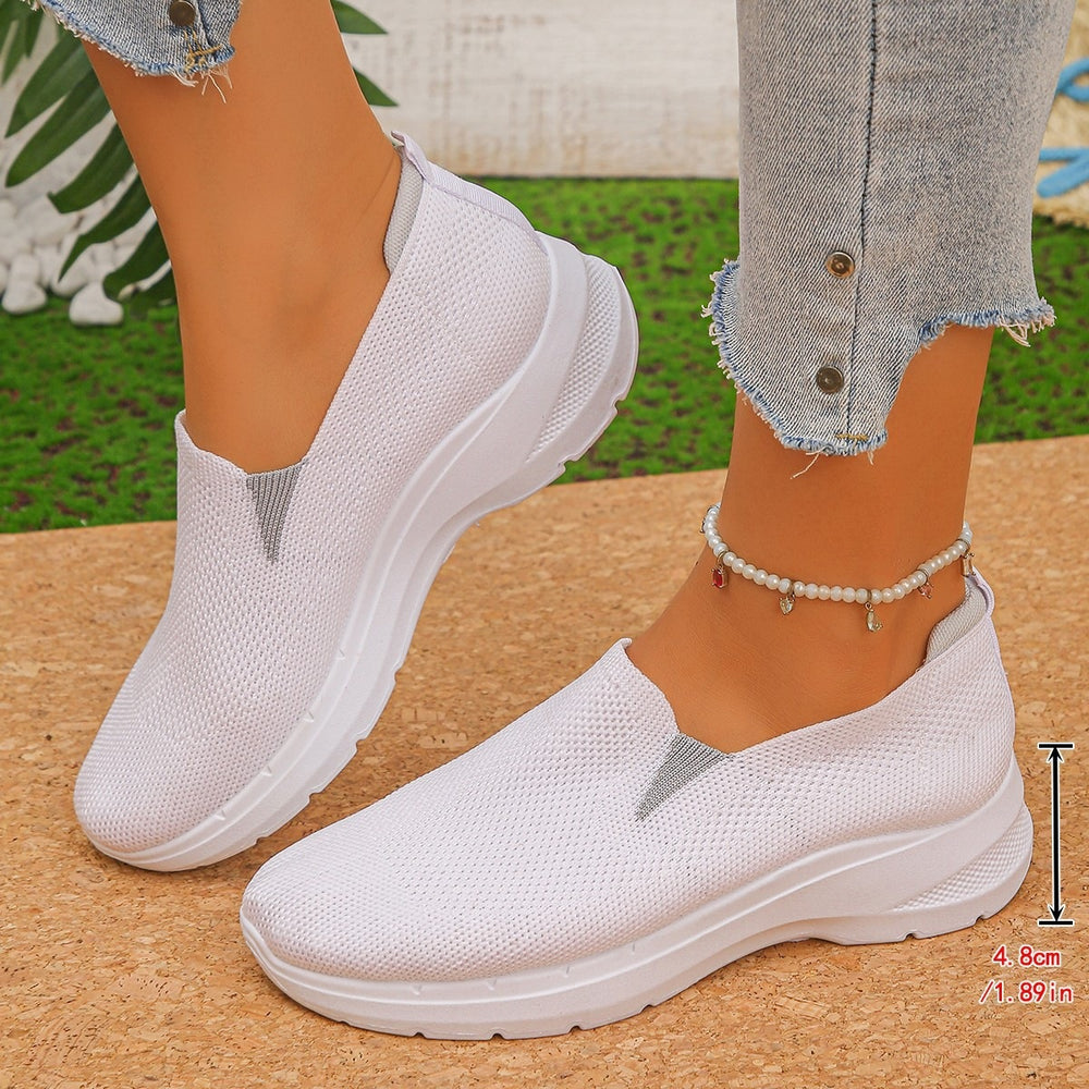 Wholesale women's plus size casual shoes: flyknit breathable, lightweight, comfortable mesh shoes with soft soles