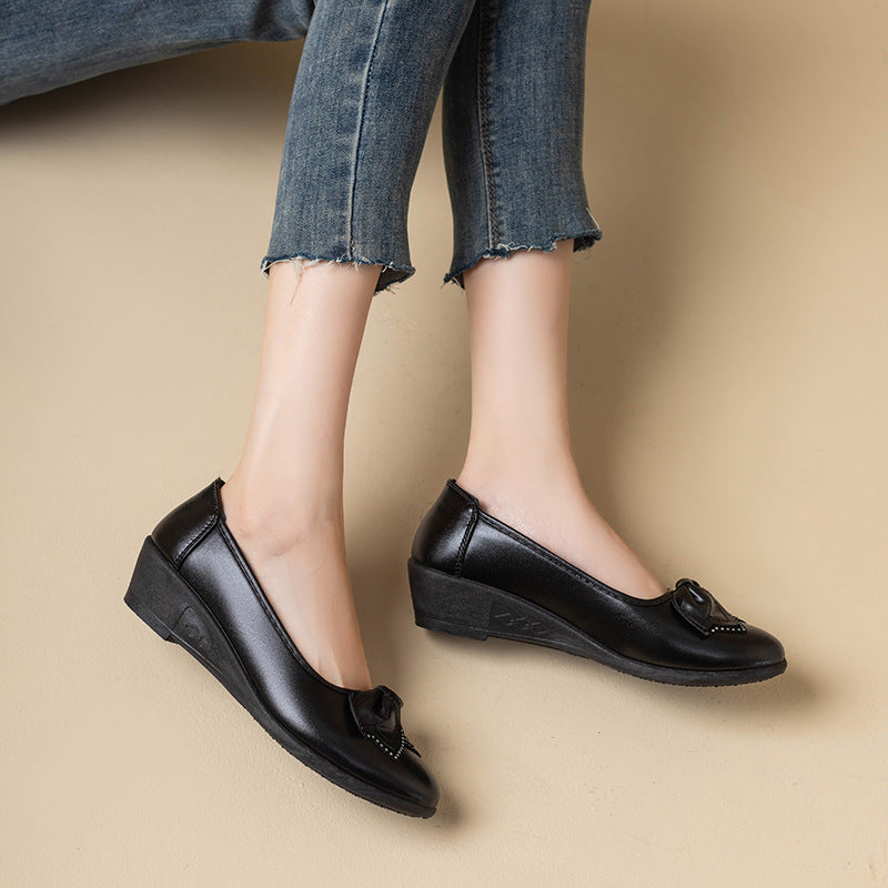 Autumn shoes in stock, low-top pure color round toe daily loafers, live broadcast, mother's shoes, cross-border foreign trade soft leather shoes