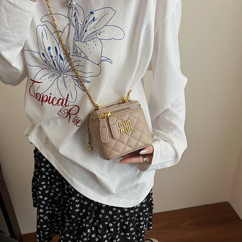 Niche light luxury foreign style chain messenger bag women's 2025 summer Xiaoxiangfeng rhombus advanced sense single shoulder mouth red envelope