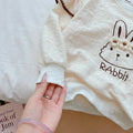 Girls' autumn new collection: cute bunny print sweatshirt, perfect for layering or wearing on its own. sizes 110-160. long-sleeve tee for little girls, style t
