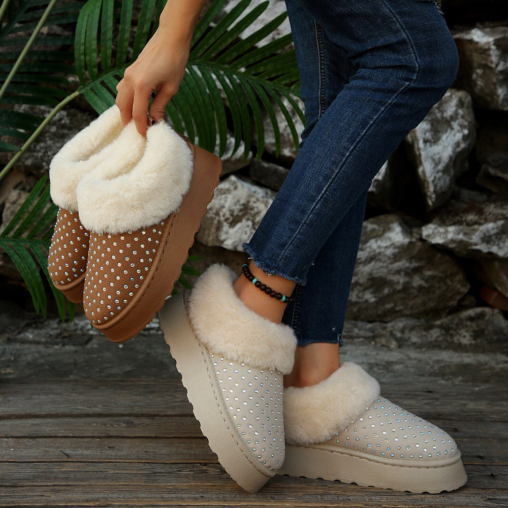 Wholesale plus-size women's autumn snow boots: new styles for independent e-commerce stores, featuring rhinestone embellishments, suede, fleece lining, extra thick padding, and warm, chunky soles