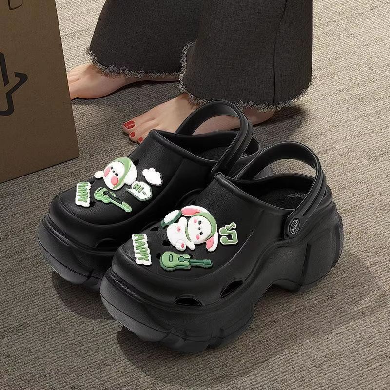 Women's clogs - new 2024 summer collection: chunky sole, non-slip, trendy office-ready, height-increasing, closed-toe sandals for beach and everyday wear