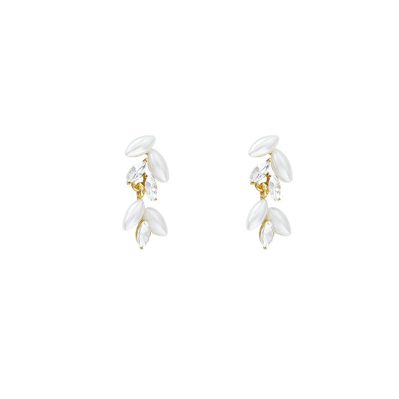 French-style, ultra-sparkly zircon wheat ear tassel earrings. unique design, high-end aesthetic, subtly luxurious, fashionable, and versatile ear accessories