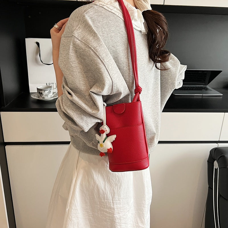 Small bag for  mobile phones Women's 2025 new fashion bucket bag Summer simple texture shoulder messenger bag