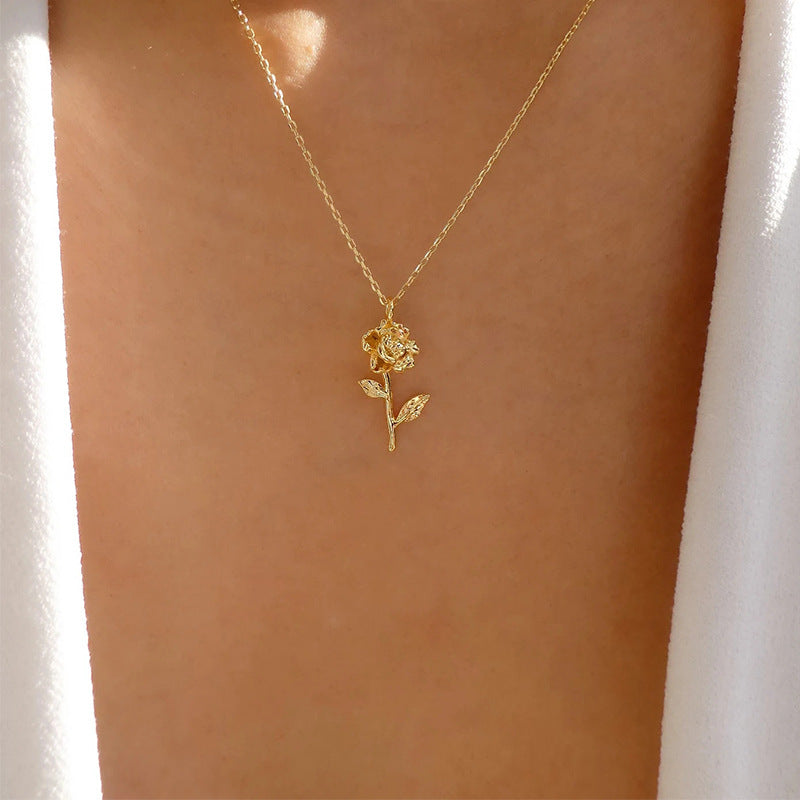 Wholesale flower necklaces, cross-border new alloy niche high-end jewelry, versatile rose pendant collarbone chain for women