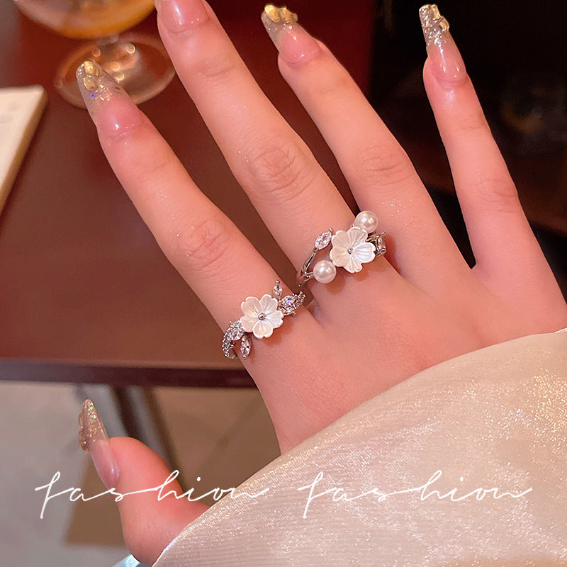 Xiaohongshu best selling gentle and cool camellia ring for women classytrendyeasiest for match open ring pearl hand jewelry