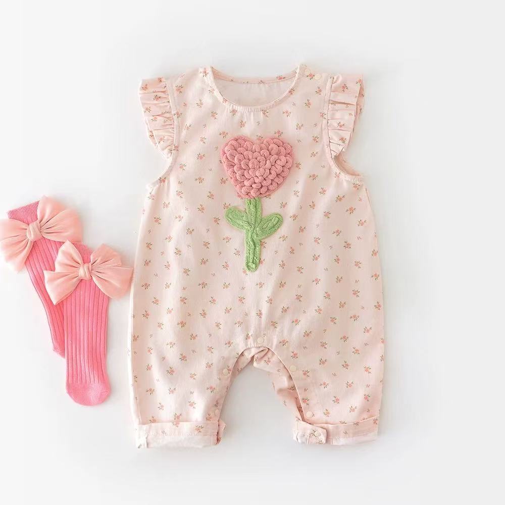 Infant and toddler spring/autumn casual outing outfit for baby girls, super cute and stylish two-piece set with overalls, perfect for 100-day celebrations and trendy wear