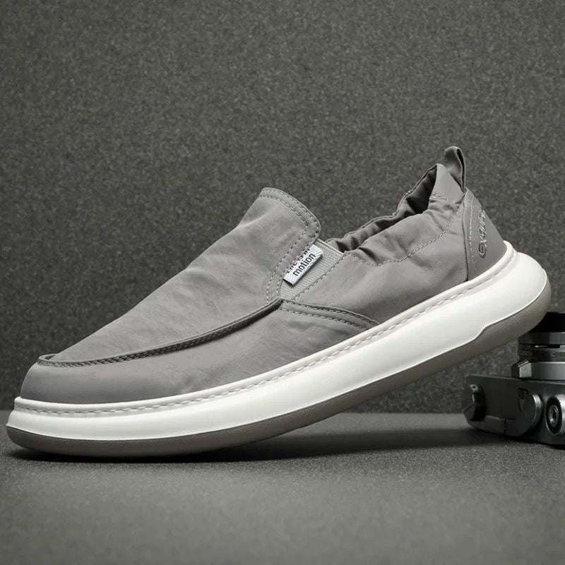 Men's shoes 2026 spring new lightweight ultra-light comfortable casual men's cloth shoes slip-on versatile canvas shoes
