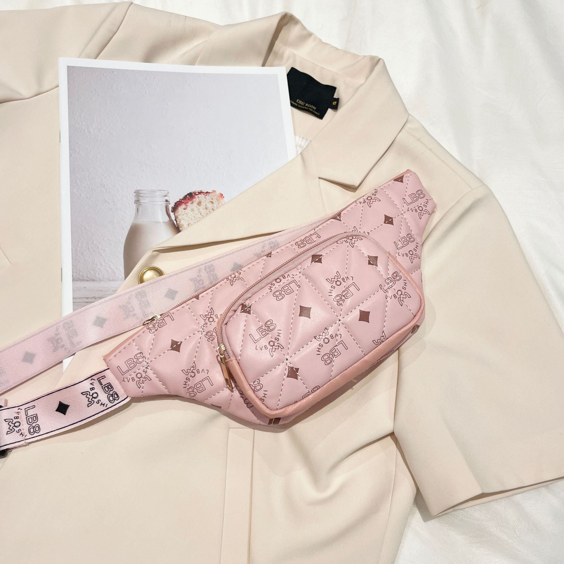 Sports fanny pack 2023women's bag mobile phone satchel women's fashion sports messenger bag versatile mobile phone bag