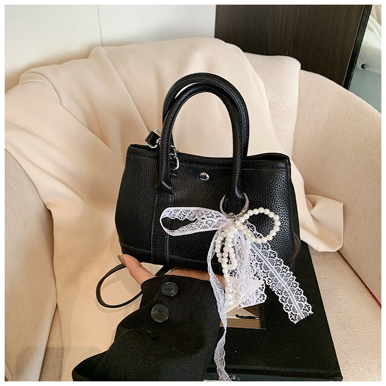 Fashion handbags are popular this year, casual commuting messenger bags, new Korean version of foreign style versatile travel shoulder bags