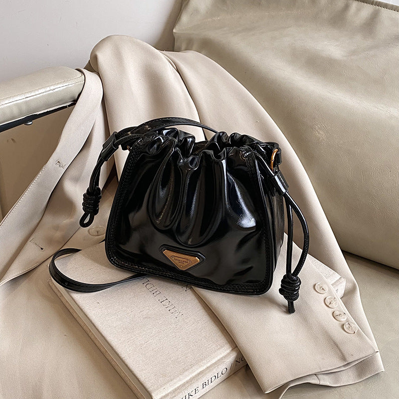 Bag messenger bag women's 2025 new bag winter light luxury niche high-end fashion shoulder bag